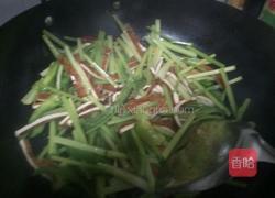芹菜辣椒炒豆干的做法图解2