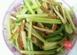 芹菜辣椒炒豆干的做法图解4