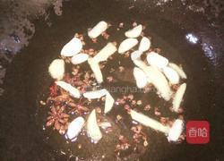 老干妈香肠土豆片的做法图解2
