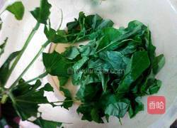 豆角叶瘦肉汤的做法图解2