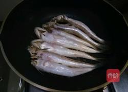 香煎小海鱼的做法图解1