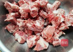 土豆烧排骨的做法图解1