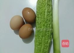苦瓜炒鸡蛋的做法图解1