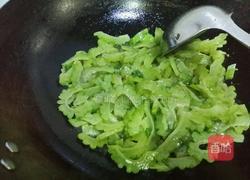 苦瓜炒鸡蛋的做法图解5