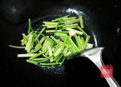 芹菜炒猪耳朵的做法图解5