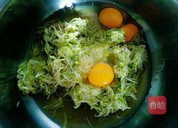 黑豆面儿西葫芦鸡蛋饼的做法图解3
