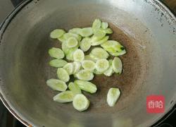 培根黄瓜烩大饼的做法图解4