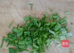 猪肉韭菜小馄炖的做法图解2