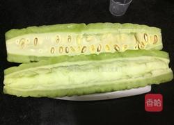 苦瓜炒蛋的做法图解1