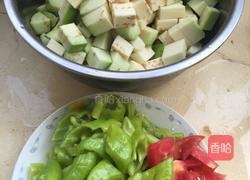 青椒 番茄炖茄子的做法图解1