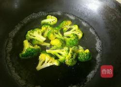 西蓝花炒虾仁的做法图解4