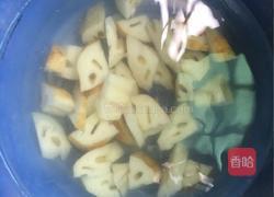 莲藕排骨汤的做法图解3