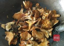 枞树菌瘦肉汤的做法图解3