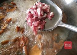 枞树菌瘦肉汤的做法图解5