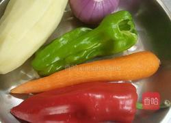 土豆烧牛肉拌面的做法图解1