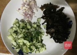 鸡蛋木耳黄瓜炒饭的做法图解2