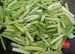 芹菜炒肉的做法图解6