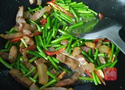 蒜苔炒腊肉的做法图解4