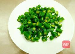 青椒炒面粉的做法图解2