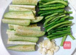 绿茄子烧豆角的做法图解2