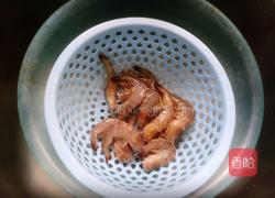 蒜蓉粉丝蒸虾的做法图解2