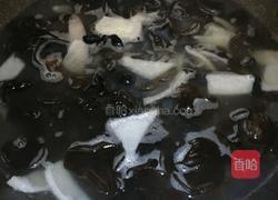 凉拌木耳（酸辣）的做法图解1