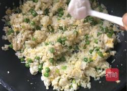 豌豆蛋炒饭的做法图解7