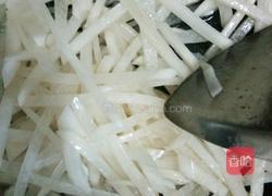 白萝卜炒芹菜肉丝的做法图解5