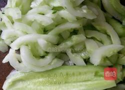 黄瓜炒肉的做法图解1