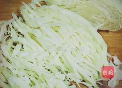 卷心菜炒米粉的做法图解2