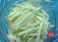 西瓜皮拌青瓜的做法图解2
