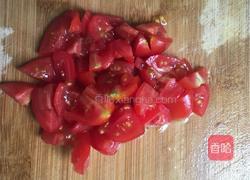 圣女果鸡蛋火腿肠生菜卷饼的做法图解4