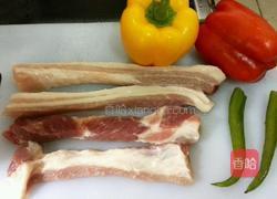 彩椒咕噜肉的做法图解1