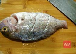 黑木耳西红柿蒸鳟鱼的做法图解1