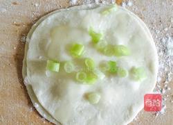 快手葱油饼的做法图解7