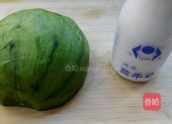 酸奶香瓜汁的做法图解1