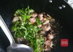 鸡翅膀炒青椒的做法图解4