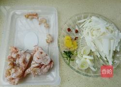 萝卜丝鲜虾鸡蛋面的做法图解1