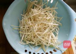 腊味豆芽卷的做法图解1