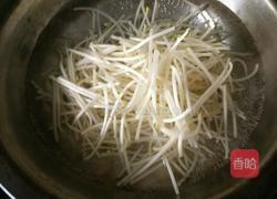 腊味豆芽卷的做法图解3