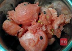 鲜榨西瓜汁的做法图解2
