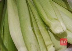 香甜糯玉米粑的做法图解1