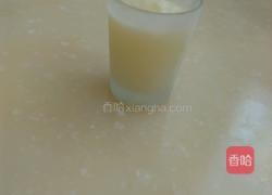 新牛奶咖啡的做法图解1