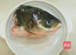 双椒蒸鲢鱼头的做法图解1