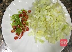 卷心菜煎鸡蛋的做法图解1
