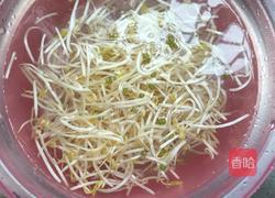 绿豆芽炒粉虫的做法图解2