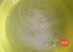 卷心菜炒粉丝的做法图解1