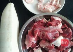 牛肉炖萝卜的做法图解1