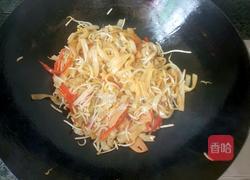 绿豆芽炒河粉的做法图解7