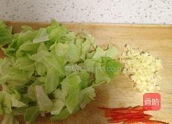 手撕卷心菜的做法图解1